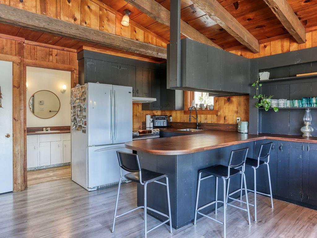 









9671


Ch. de la Vallée-du-Parc

,
Shawinigan,




QC
G9T0K3

