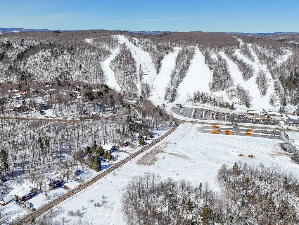 









9671


Ch. de la Vallée-du-Parc

,
Shawinigan,




QC
G9T0K3

