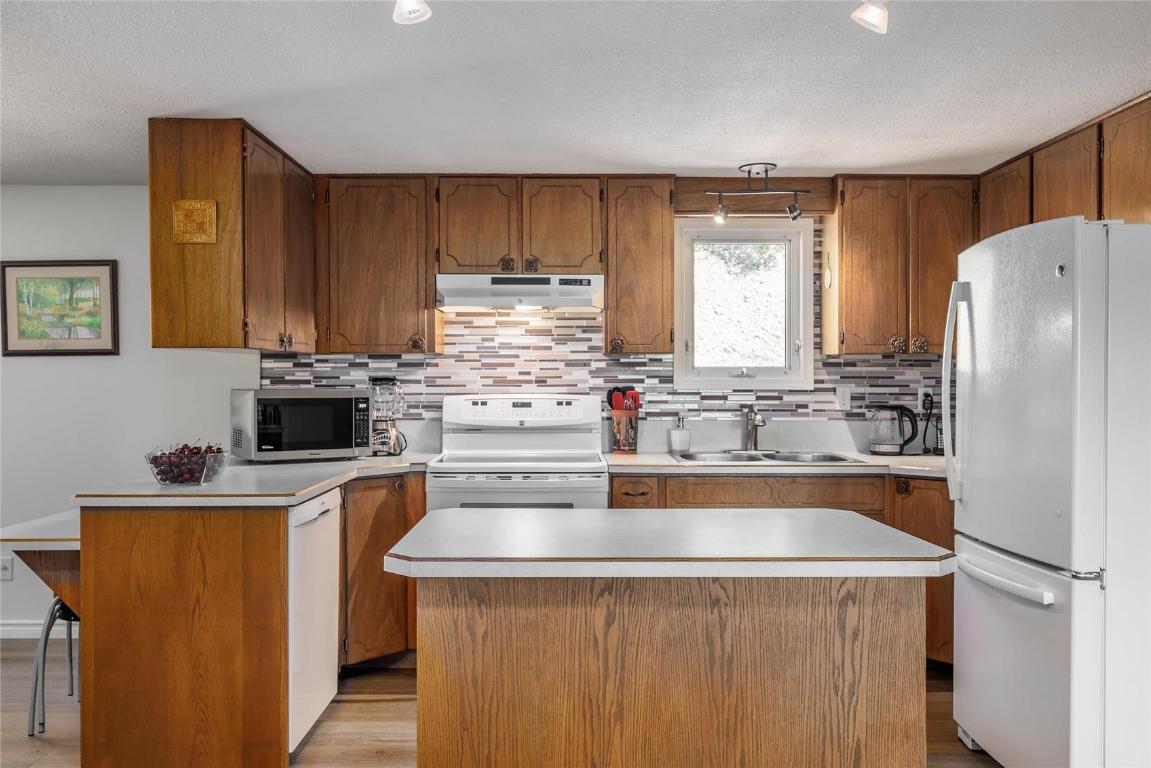









8514


Sun Valley

Road,
Kelowna,




BC
V1P 1J3

