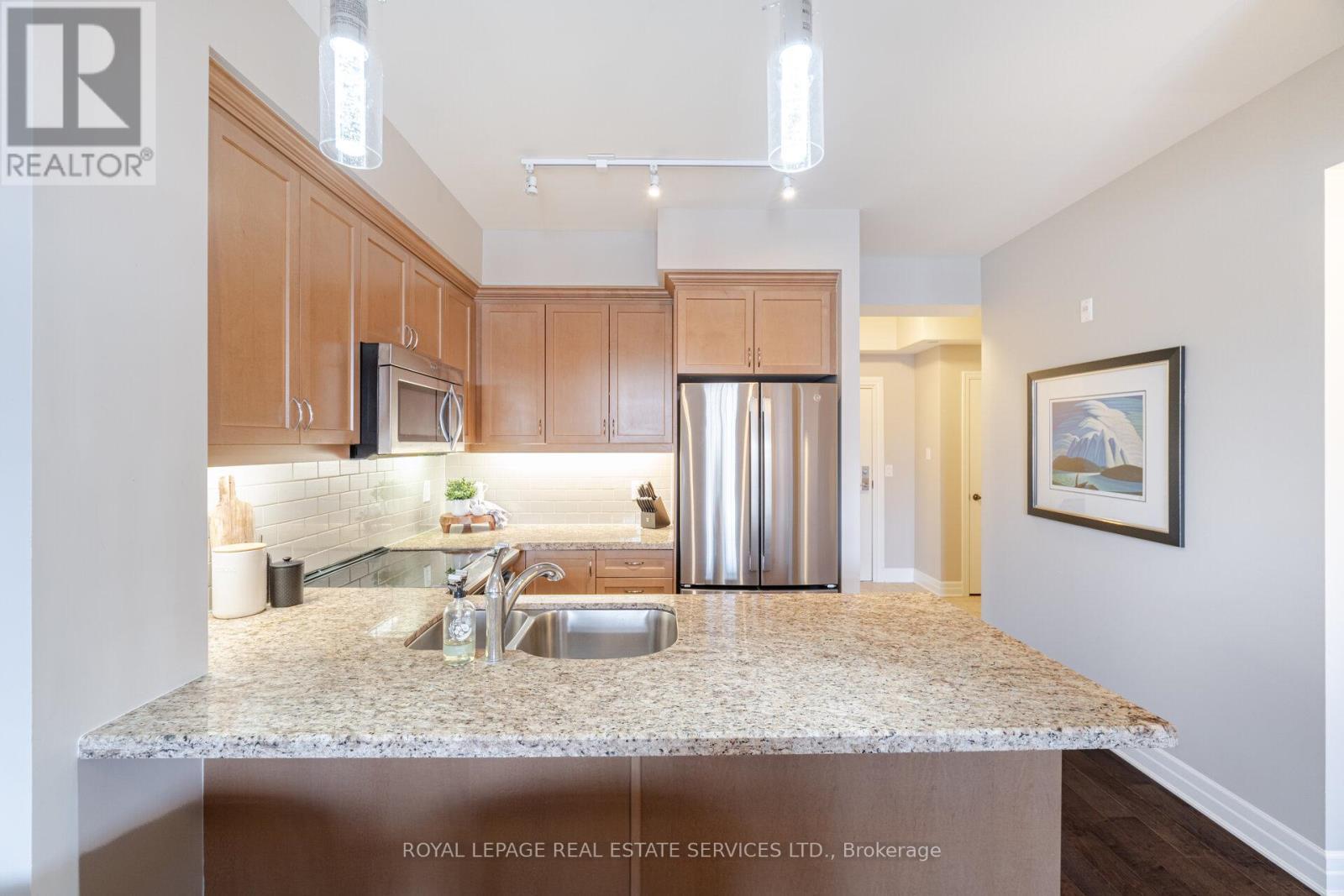 












206 - 2300 UPPER MIDDLE ROAD W

,
Oakville,




Ontario
L6M0T4

