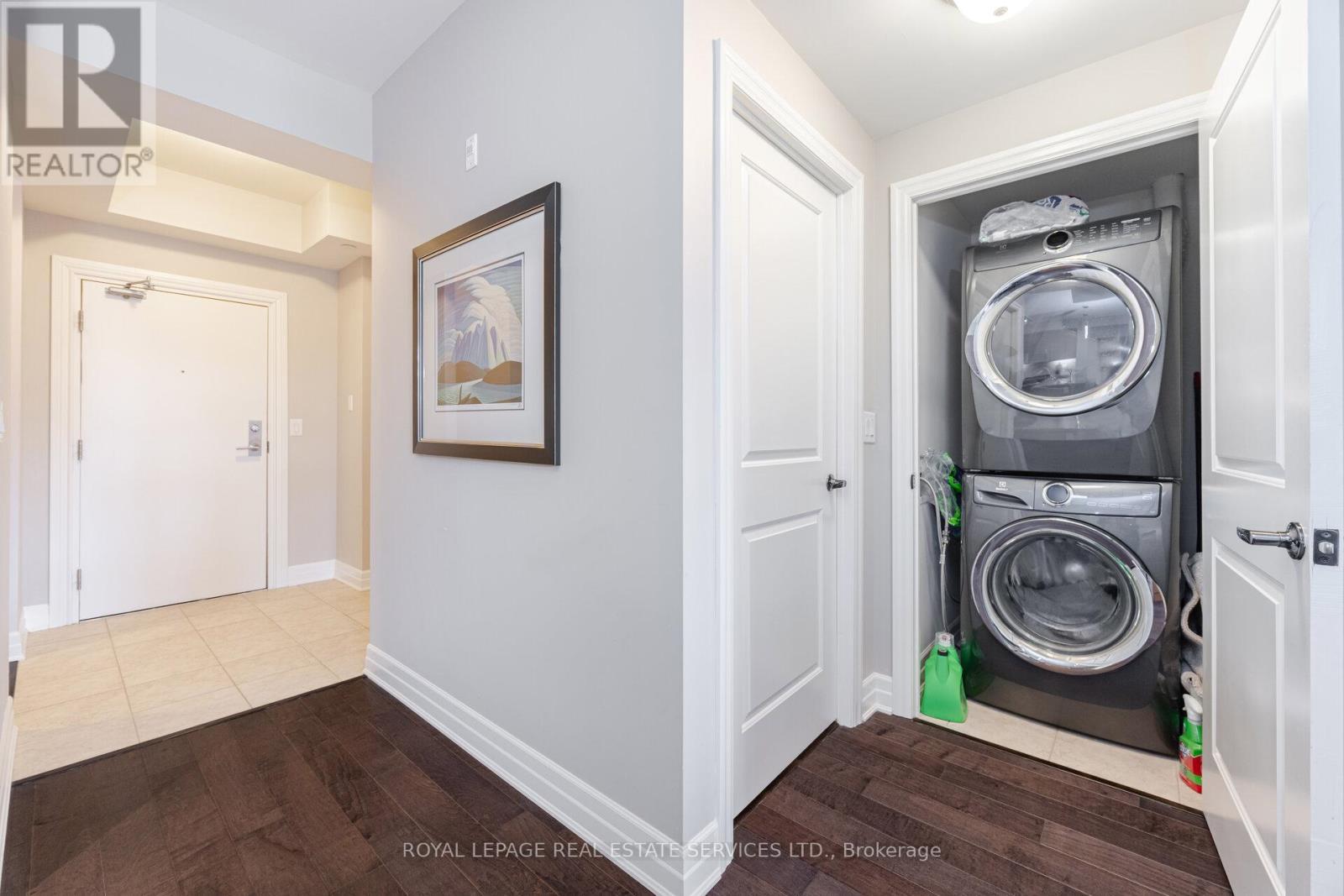 












206 - 2300 UPPER MIDDLE ROAD W

,
Oakville,




Ontario
L6M0T4

