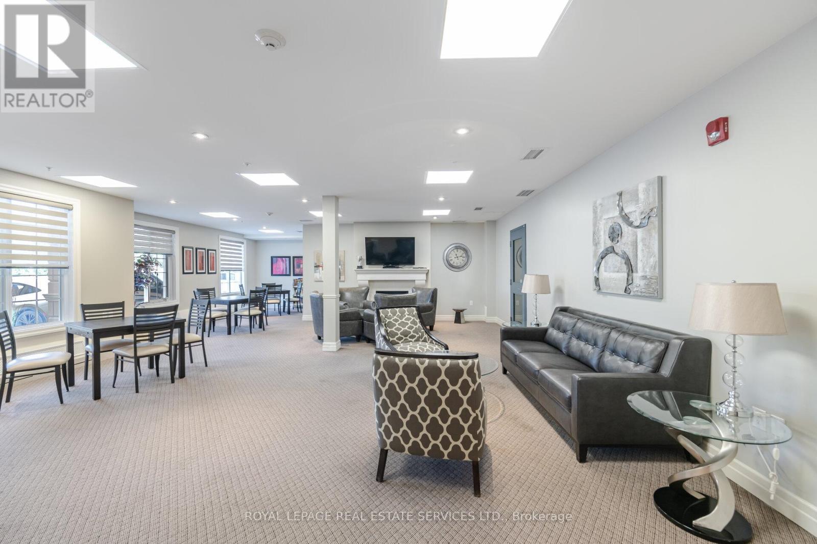 












206 - 2300 UPPER MIDDLE ROAD W

,
Oakville,




Ontario
L6M0T4

