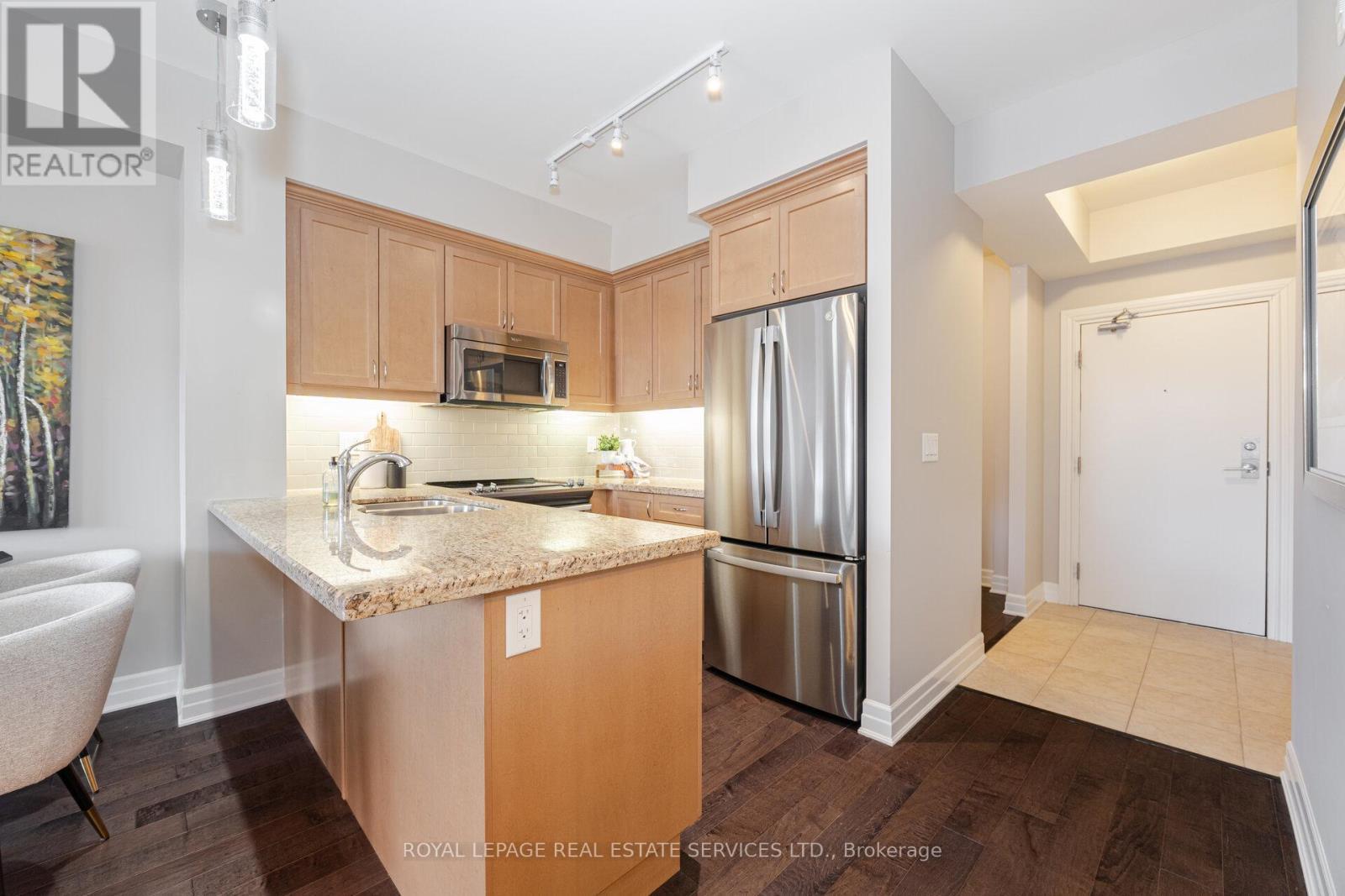 












206 - 2300 UPPER MIDDLE ROAD W

,
Oakville,




Ontario
L6M0T4


