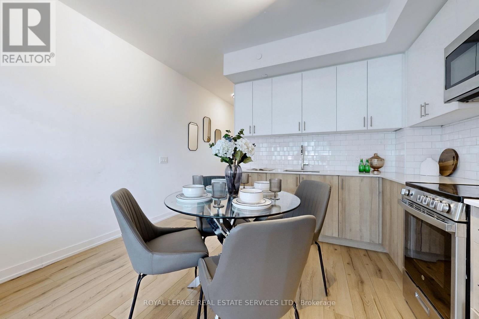 












507 - 1195 THE QUEENSWAY AVENUE

,
Toronto,




Ontario
M8Z1H0

