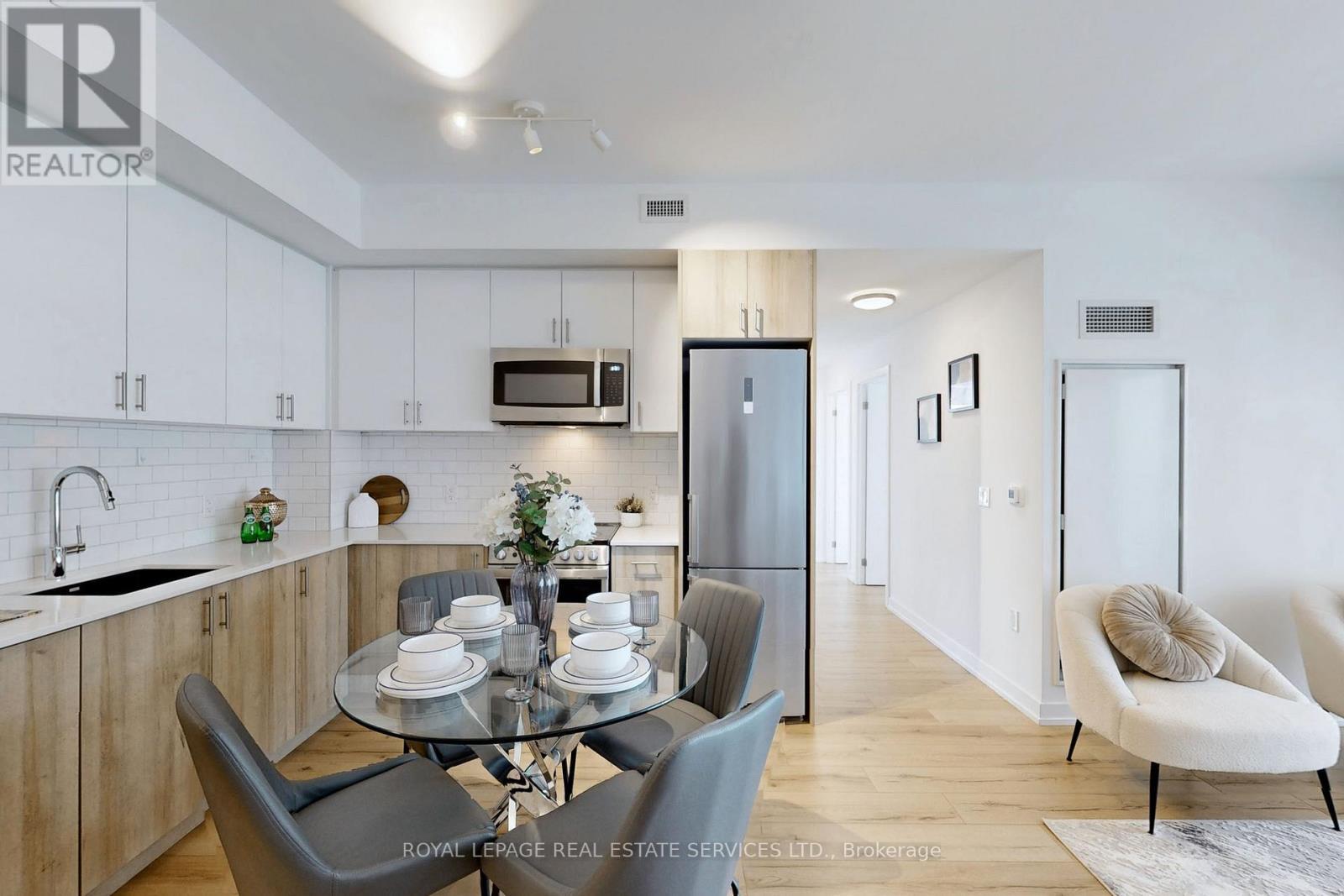 












507 - 1195 THE QUEENSWAY AVENUE

,
Toronto,




Ontario
M8Z1H0


