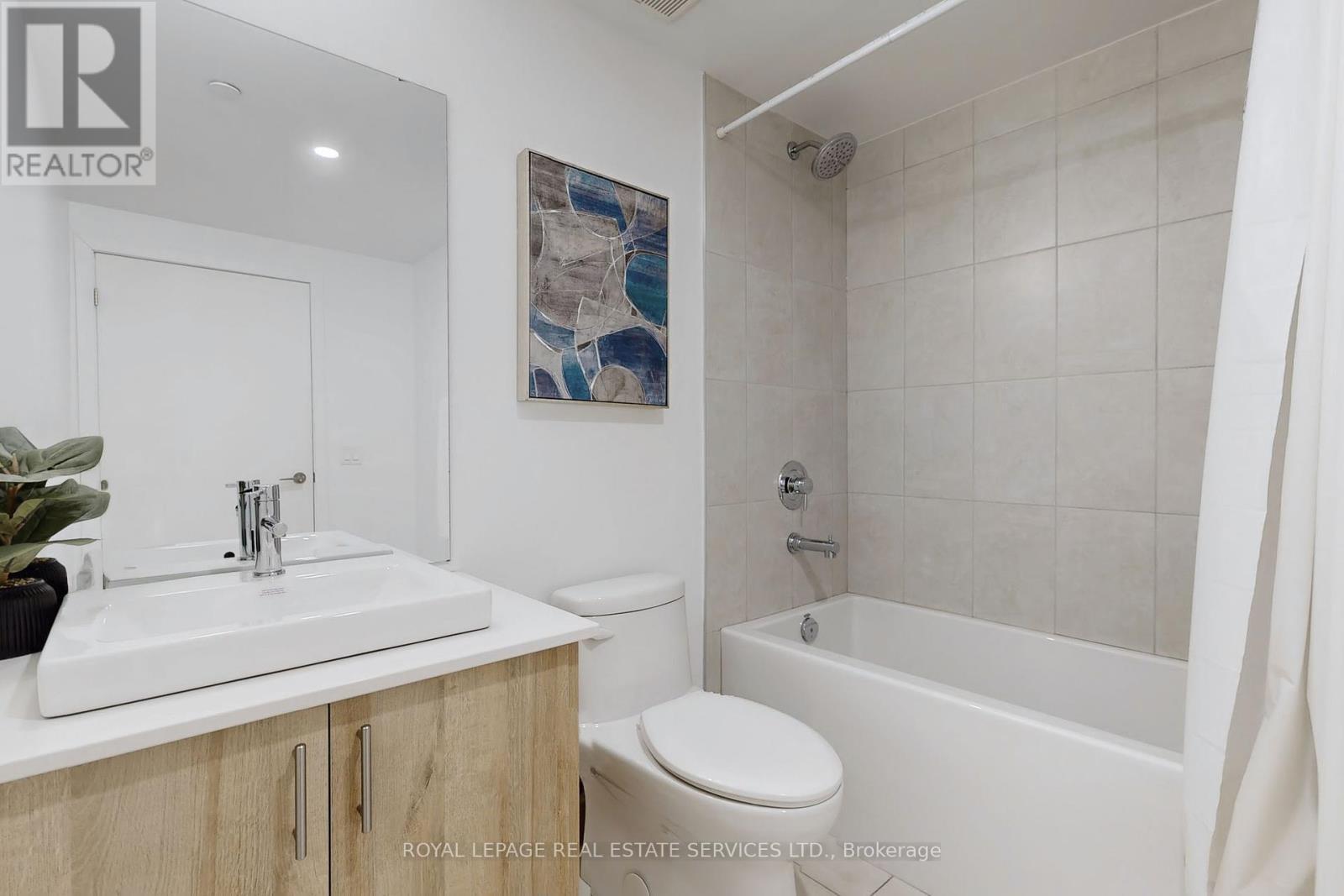 












507 - 1195 THE QUEENSWAY AVENUE

,
Toronto,




Ontario
M8Z1H0

