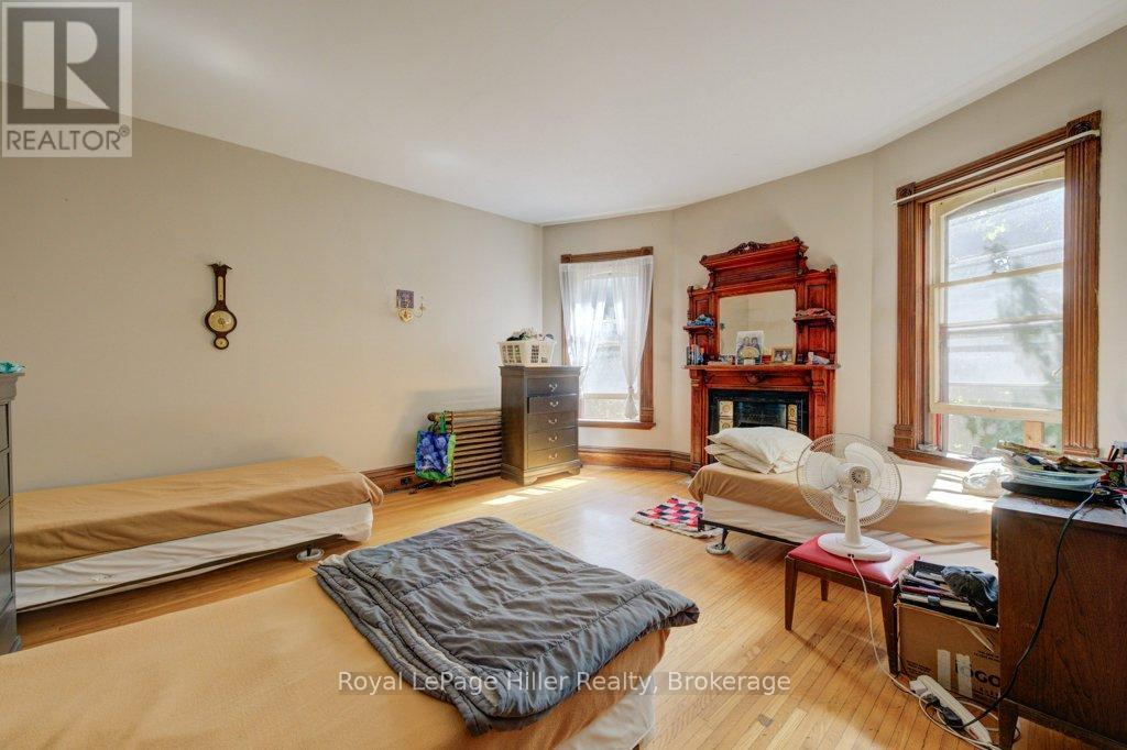 












28 WILSON STREET

,
Huron East (Seaforth),




Ontario
N0K1W0

