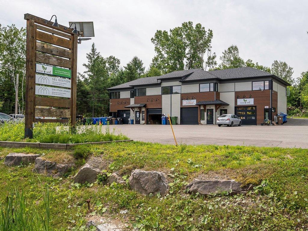 









450

 - 464


Boul. des Laurentides

,
Piedmont,




QC
J0R1K0

