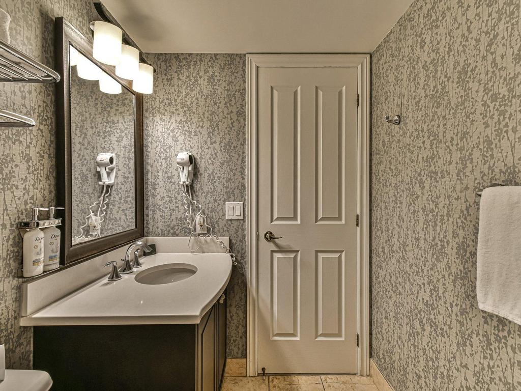 









160


Ch. du Curé-Deslauriers

, 441,
Mont-Tremblant,




QC
J8E1C9

