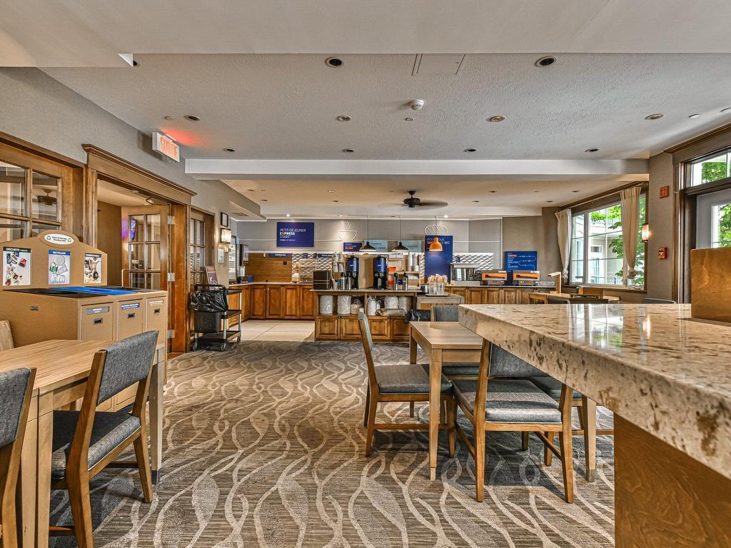 









160


Ch. du Curé-Deslauriers

, 441,
Mont-Tremblant,




QC
J8E1C9

