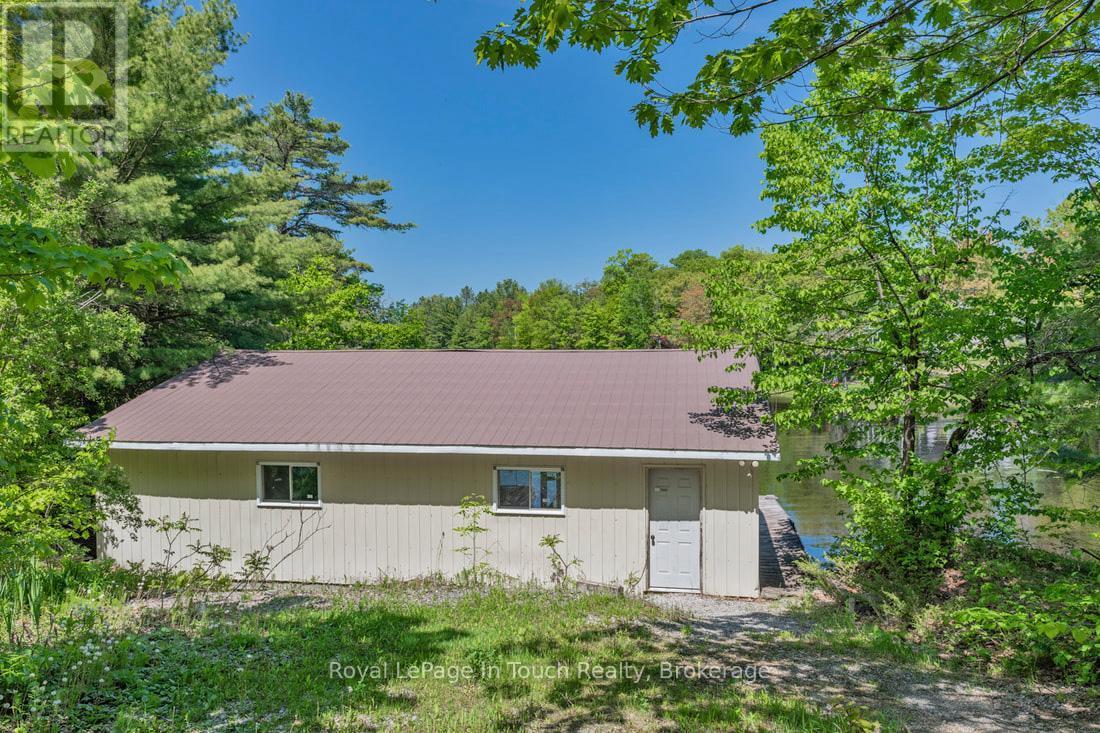 












285 CROOKED BAY ROAD

,
Georgian Bay (Baxter),




Ontario
L0K1S0

