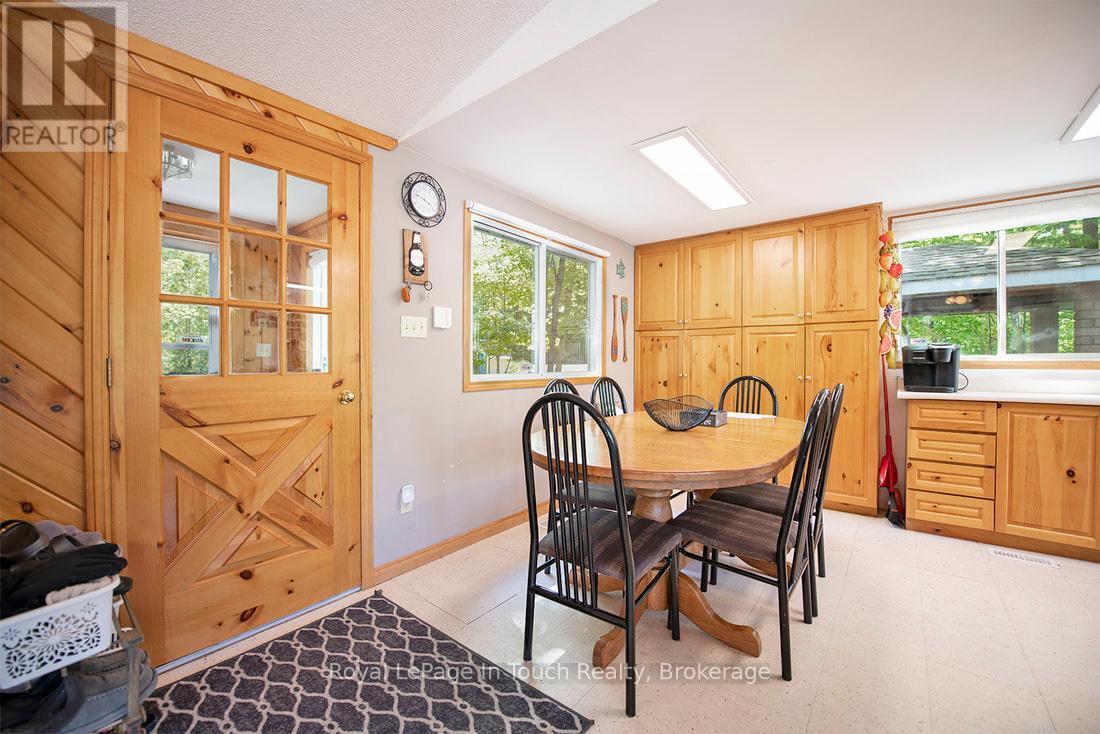 












285 CROOKED BAY ROAD

,
Georgian Bay (Baxter),




Ontario
L0K1S0

