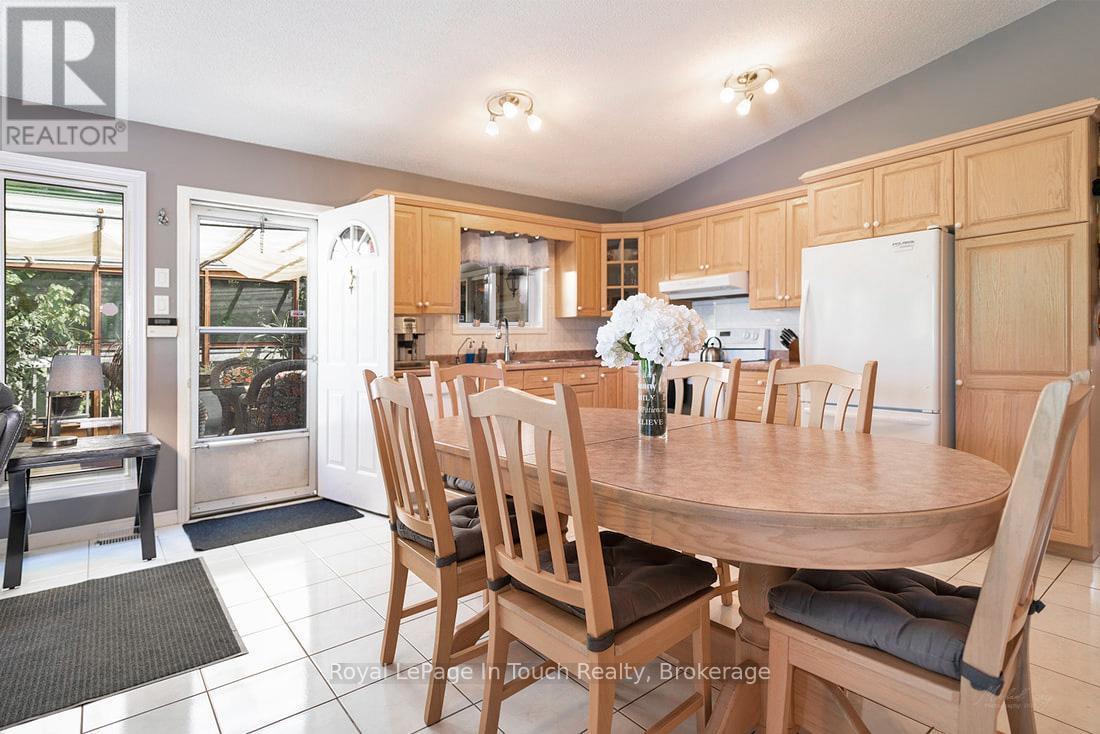 












285 CROOKED BAY ROAD

,
Georgian Bay (Baxter),




Ontario
L0K1S0

