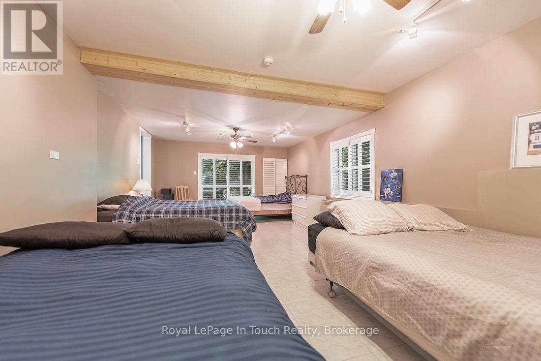 












285 CROOKED BAY ROAD

,
Georgian Bay (Baxter),




Ontario
L0K1S0

