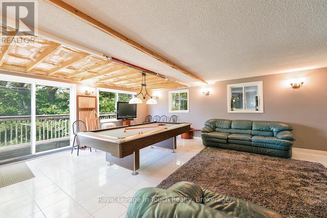 












285 CROOKED BAY ROAD

,
Georgian Bay (Baxter),




Ontario
L0K1S0

