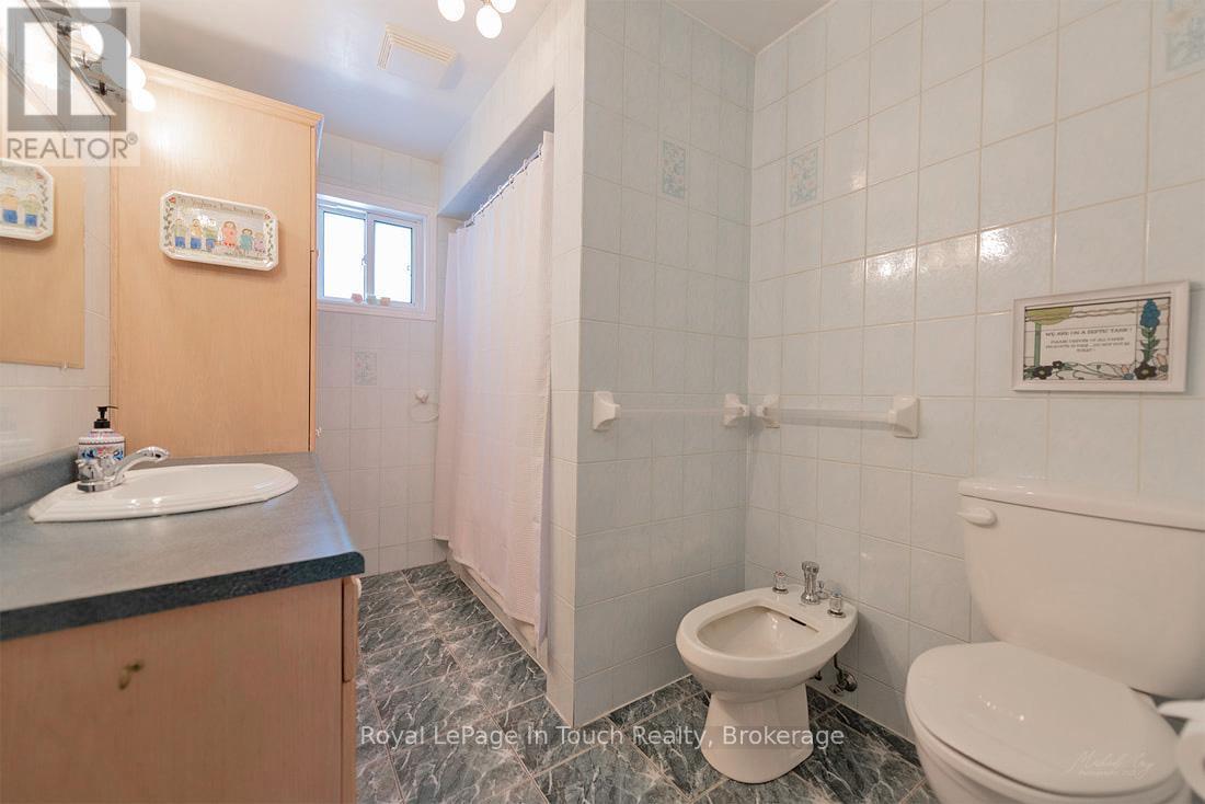 












285 CROOKED BAY ROAD

,
Georgian Bay (Baxter),




Ontario
L0K1S0

