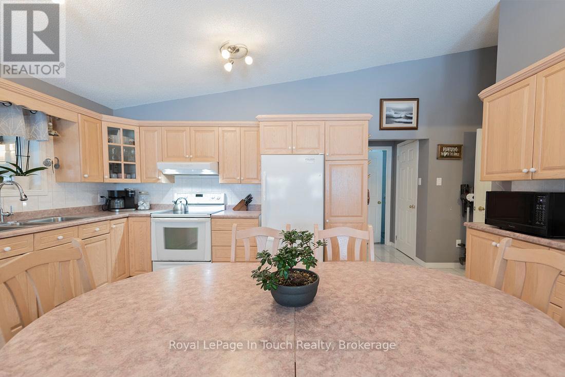 












285 CROOKED BAY ROAD

,
Georgian Bay (Baxter),




Ontario
L0K1S0

