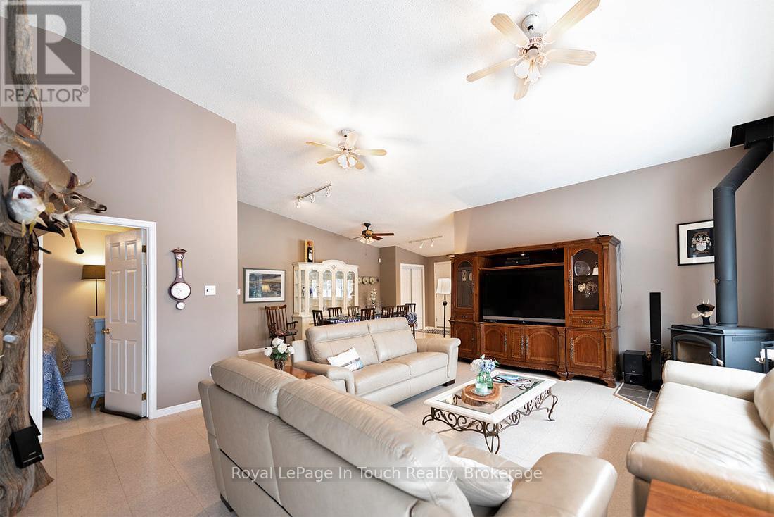 












285 CROOKED BAY ROAD

,
Georgian Bay (Baxter),




Ontario
L0K1S0

