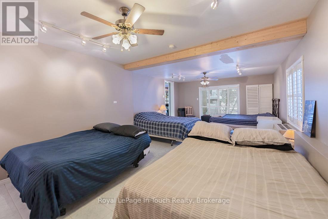 












285 CROOKED BAY ROAD

,
Georgian Bay (Baxter),




Ontario
L0K1S0

