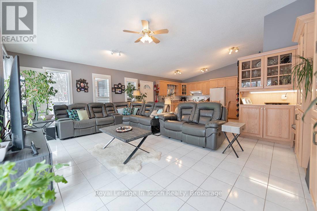












285 CROOKED BAY ROAD

,
Georgian Bay (Baxter),




Ontario
L0K1S0

