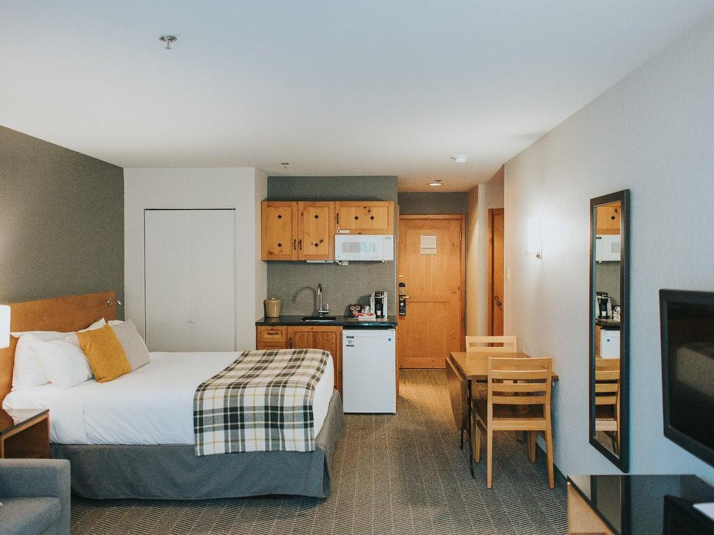 









140


Ch. au Pied-de-la-Montagne

, 346,
Mont-Tremblant,




QC
J8E1T1

