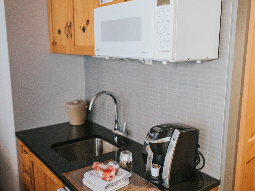 









140


Ch. au Pied-de-la-Montagne

, 346,
Mont-Tremblant,




QC
J8E1T1

