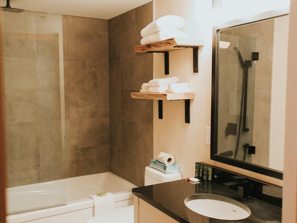 









140


Ch. au Pied-de-la-Montagne

, 346,
Mont-Tremblant,




QC
J8E1T1

