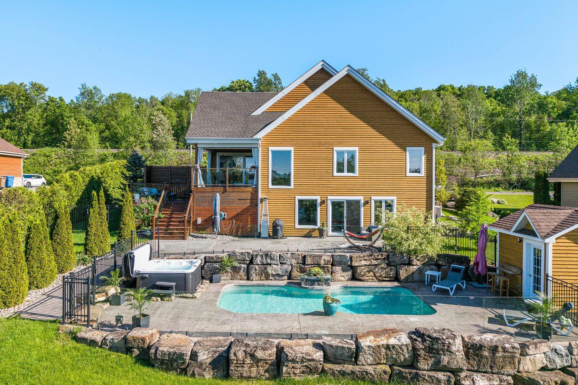 









869


Prom. du Lac

,
Cowansville,




QC
J2K3X6

