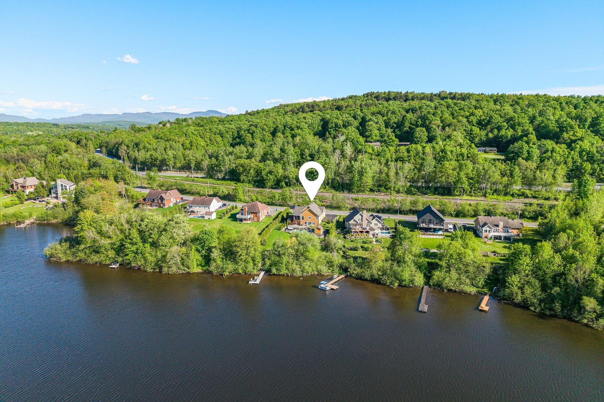 









869


Prom. du Lac

,
Cowansville,




QC
J2K3X6

