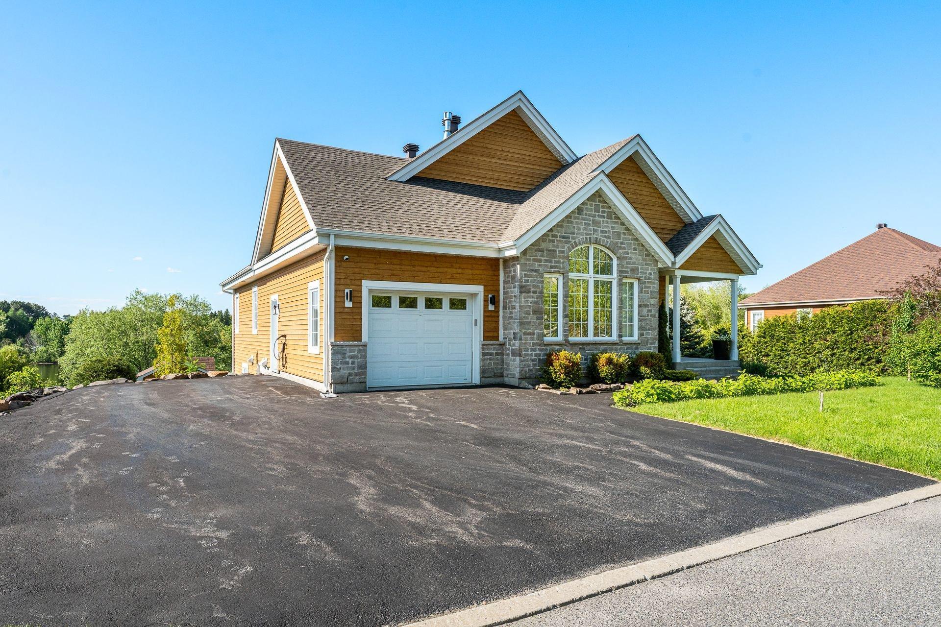 









869


Prom. du Lac

,
Cowansville,




QC
J2K3X6

