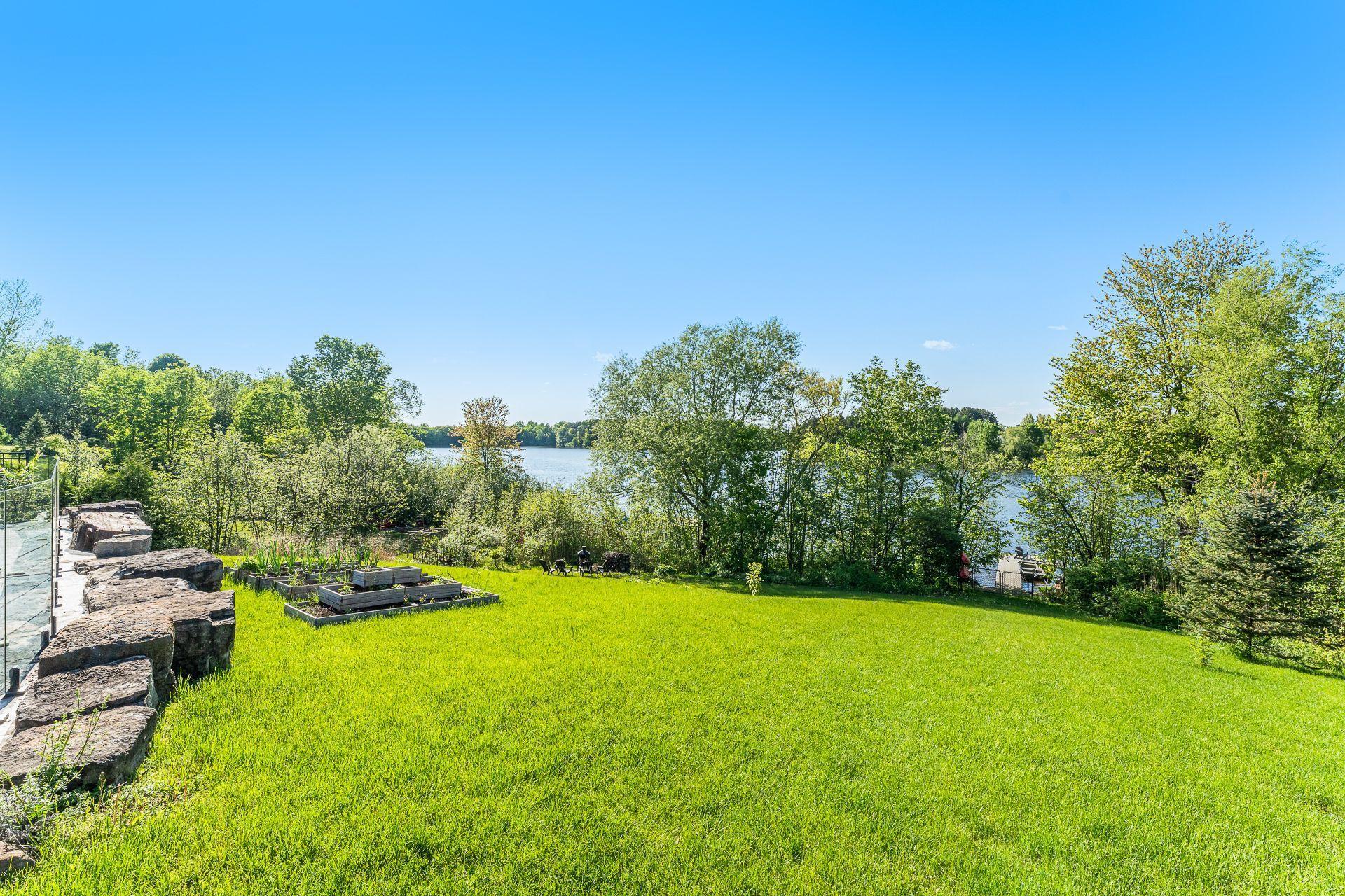 









869


Prom. du Lac

,
Cowansville,




QC
J2K3X6

