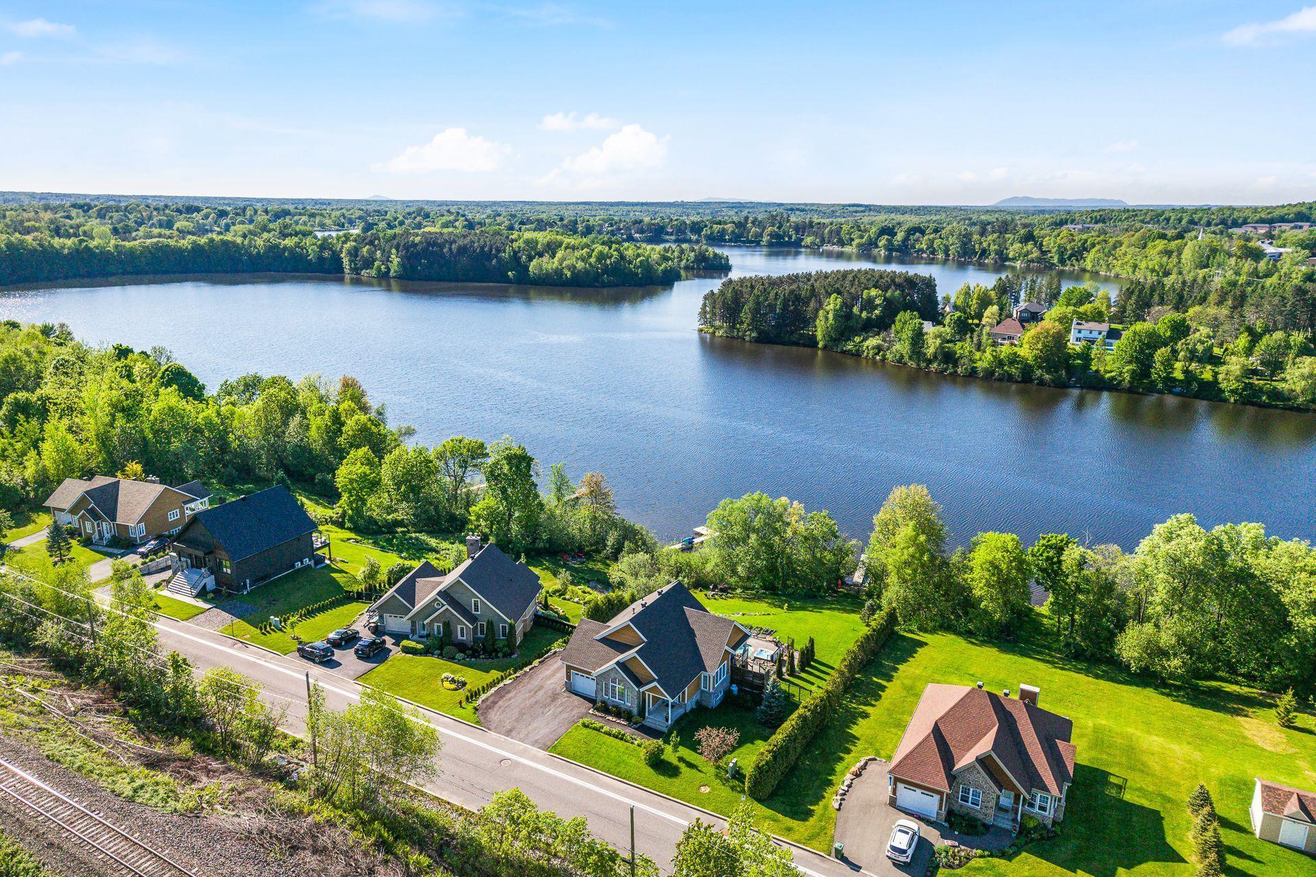 









869


Prom. du Lac

,
Cowansville,




QC
J2K3X6

