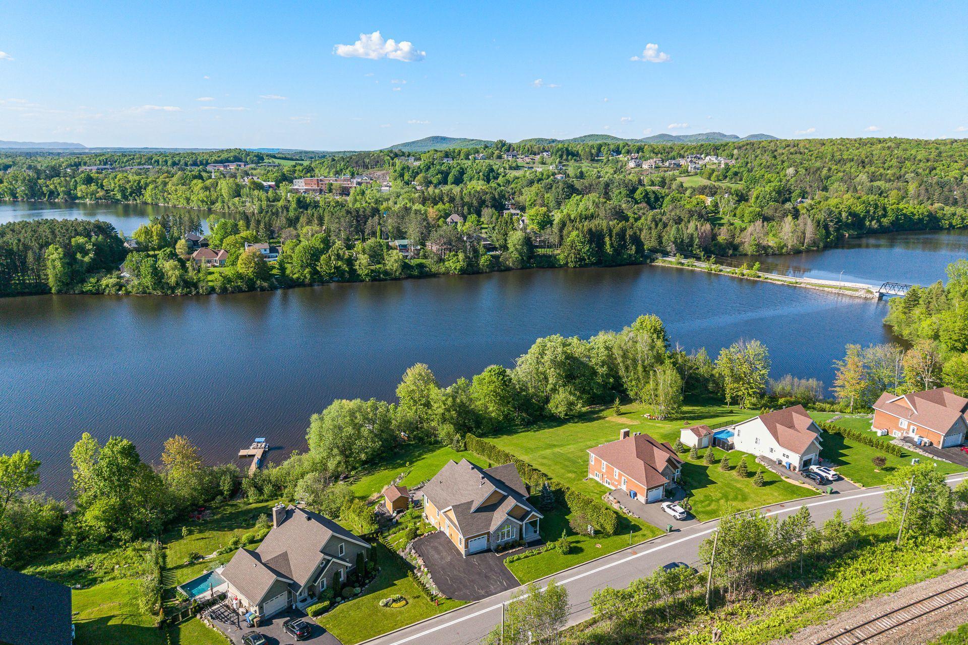 









869


Prom. du Lac

,
Cowansville,




QC
J2K3X6

