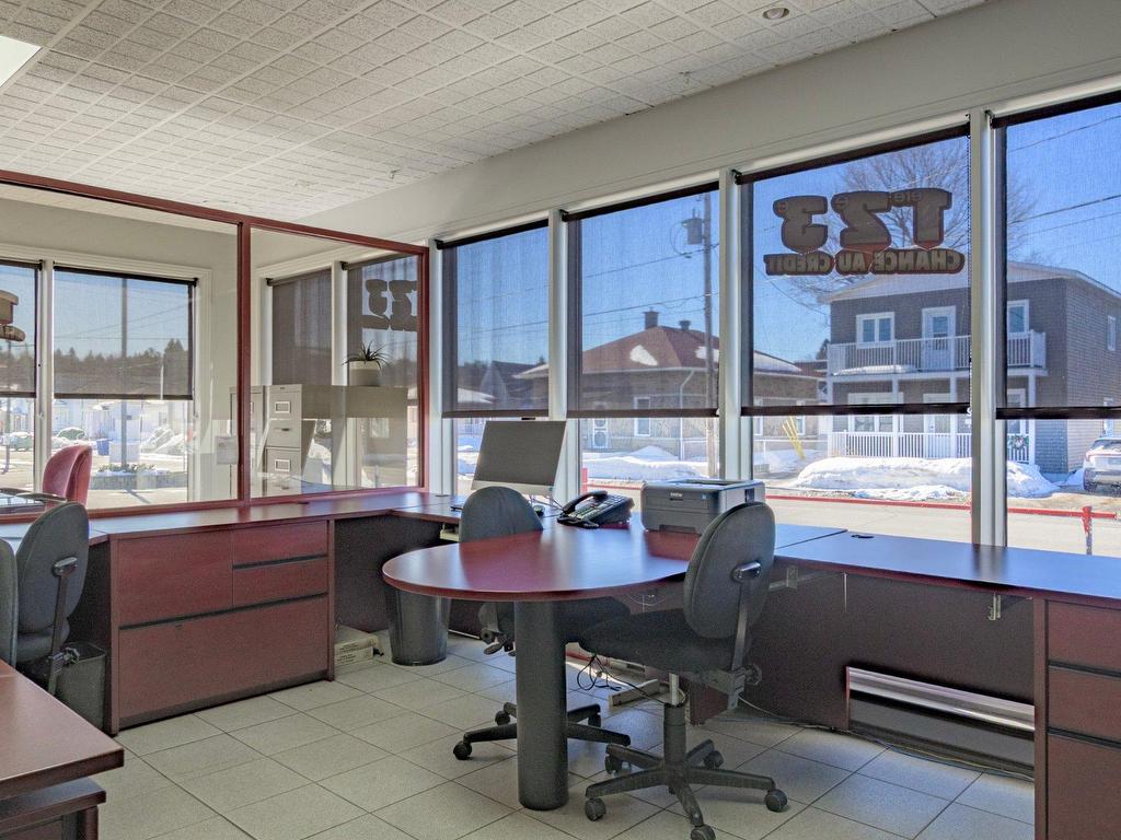 









1490


5e Avenue

,
Shawinigan,




QC
G9T2N8

