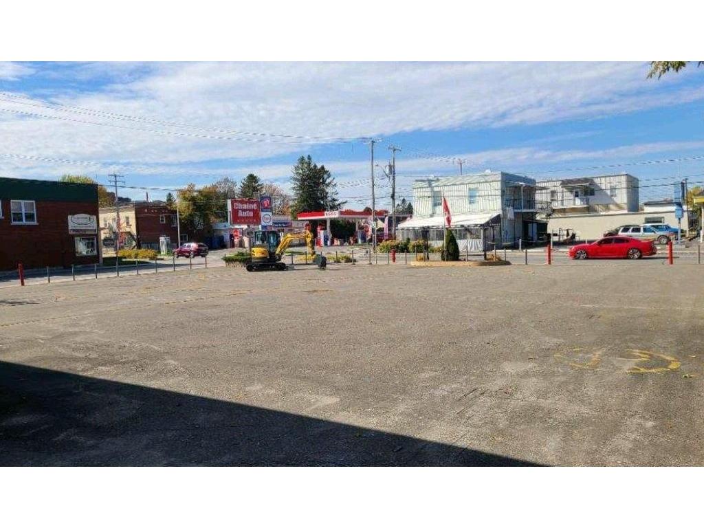 









1490


5e Avenue

,
Shawinigan,




QC
G9T2N8

