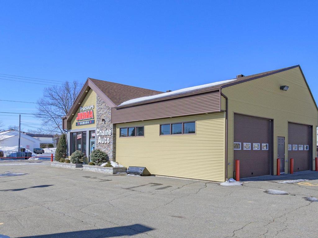 









1490


5e Avenue

,
Shawinigan,




QC
G9T2N8

