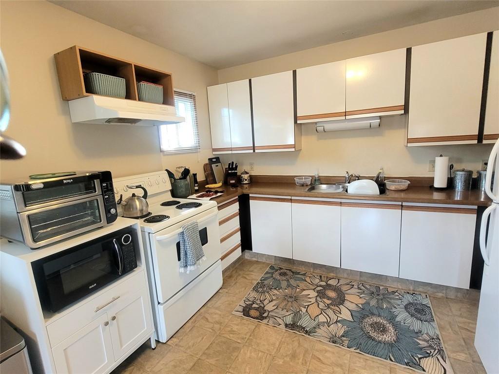 









6834


89TH

Street,
Osoyoos,




BC
V0H 1V1

