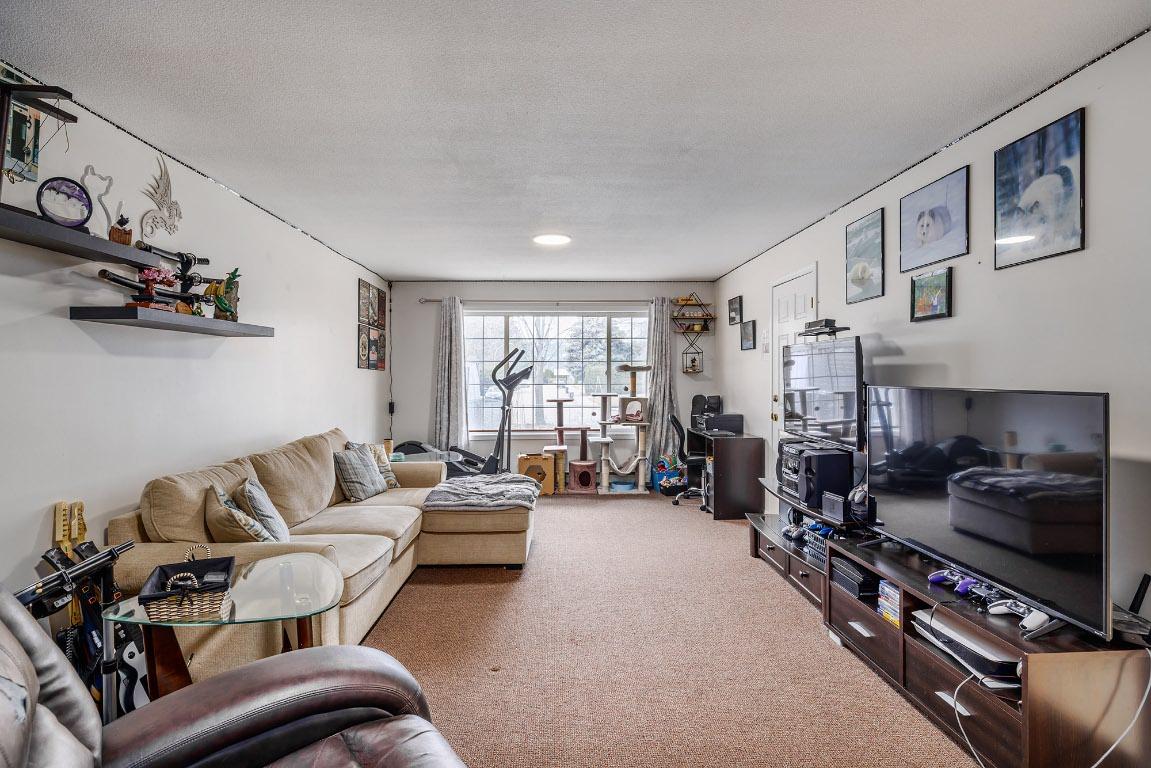 









631


Hollywood

Road,
Kelowna,




BC
V1X 7M2

