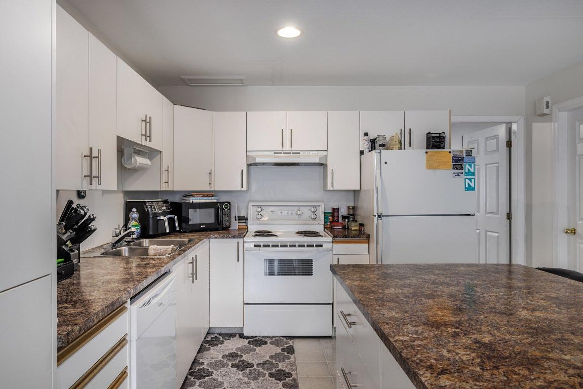 









631


Hollywood

Road,
Kelowna,




BC
V1X 7M2

