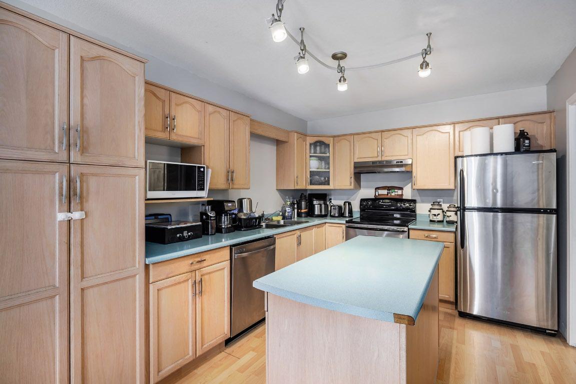 









631


Hollywood

Road,
Kelowna,




BC
V1X 7M2

