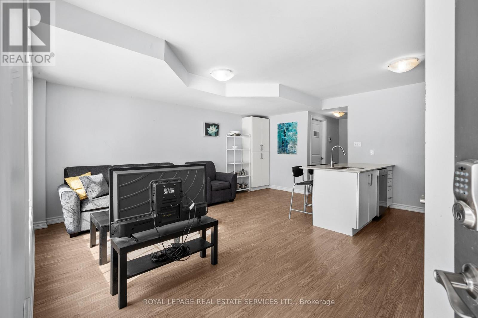 












12 - 244 PENETANGUISHENE ROAD

,
Barrie,




Ontario
L4M7C2

