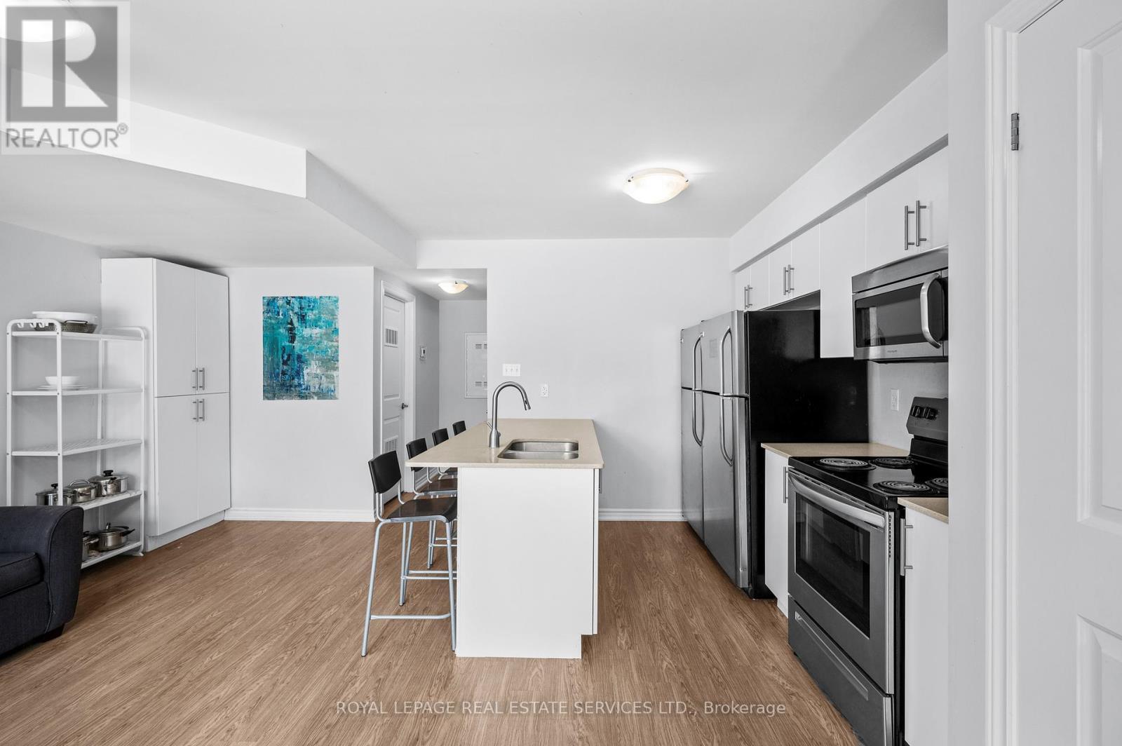 












12 - 244 PENETANGUISHENE ROAD

,
Barrie,




Ontario
L4M7C2

