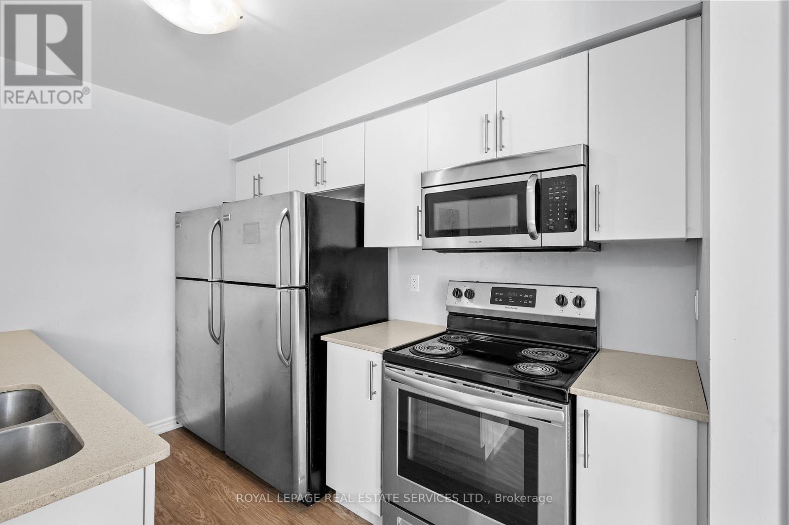 












12 - 244 PENETANGUISHENE ROAD

,
Barrie,




Ontario
L4M7C2

