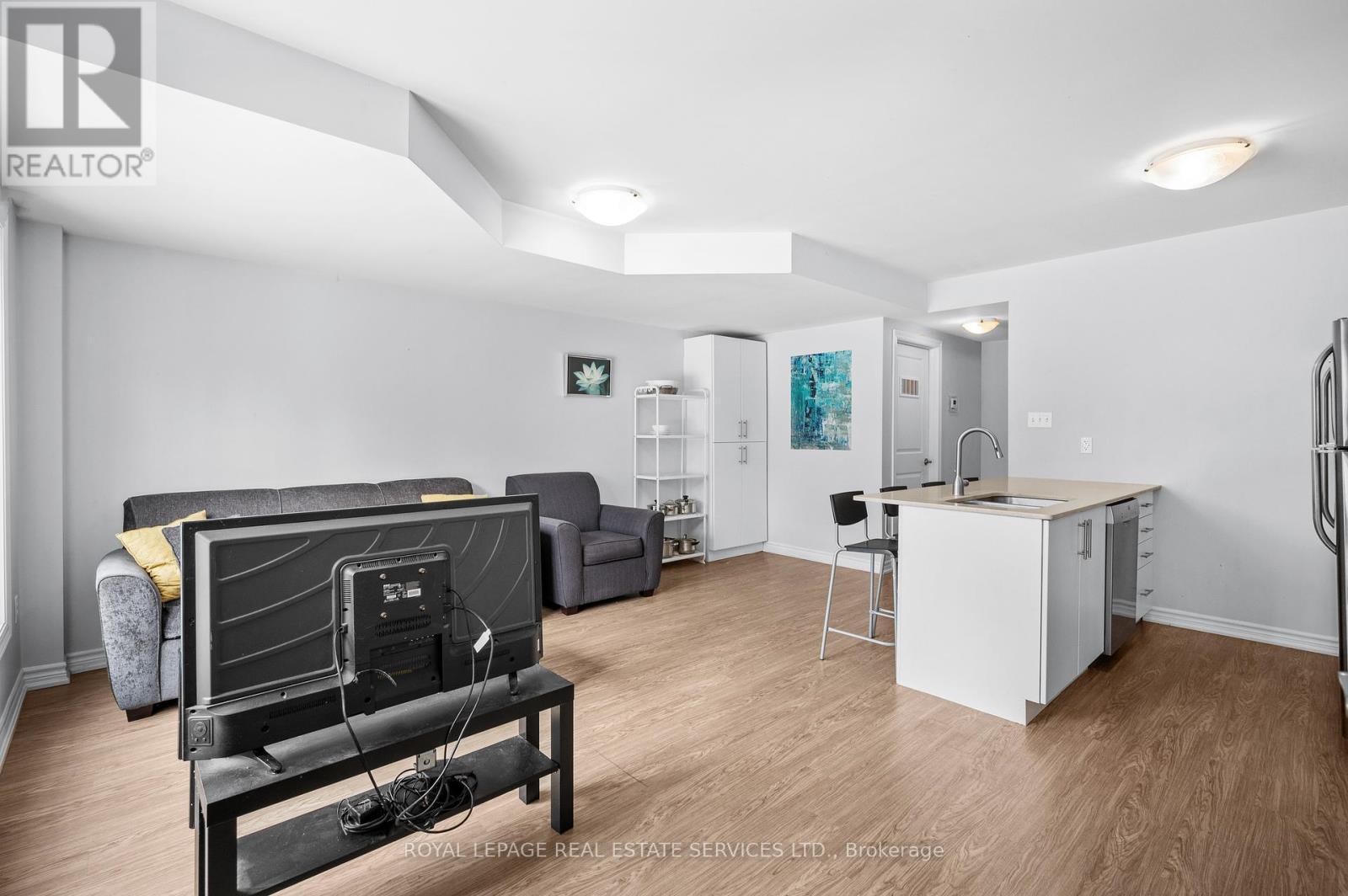 












12 - 244 PENETANGUISHENE ROAD

,
Barrie,




Ontario
L4M7C2

