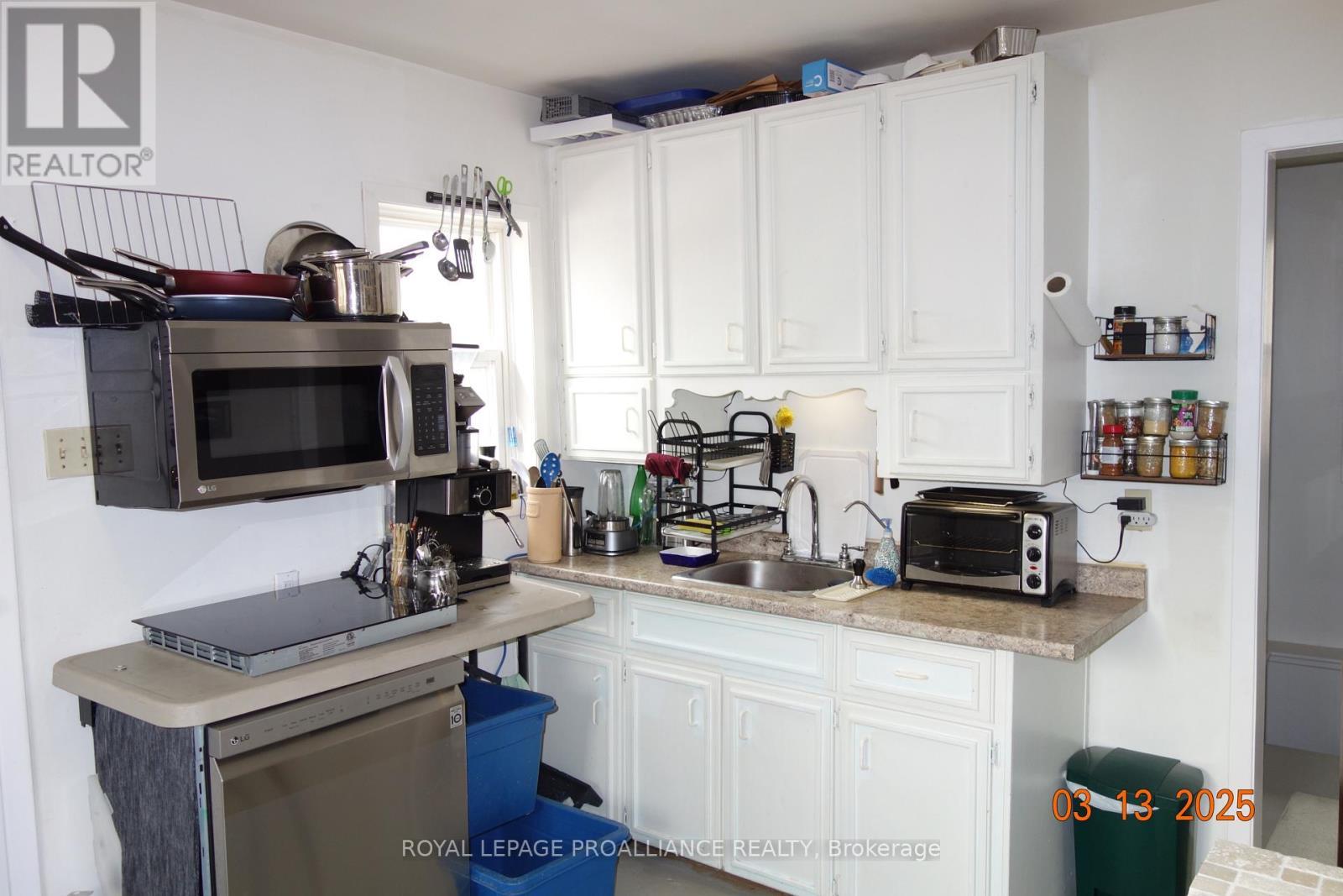 












381 HUFFMAN STREET

,
Greater Napanee,




Ontario
K7R1A8

