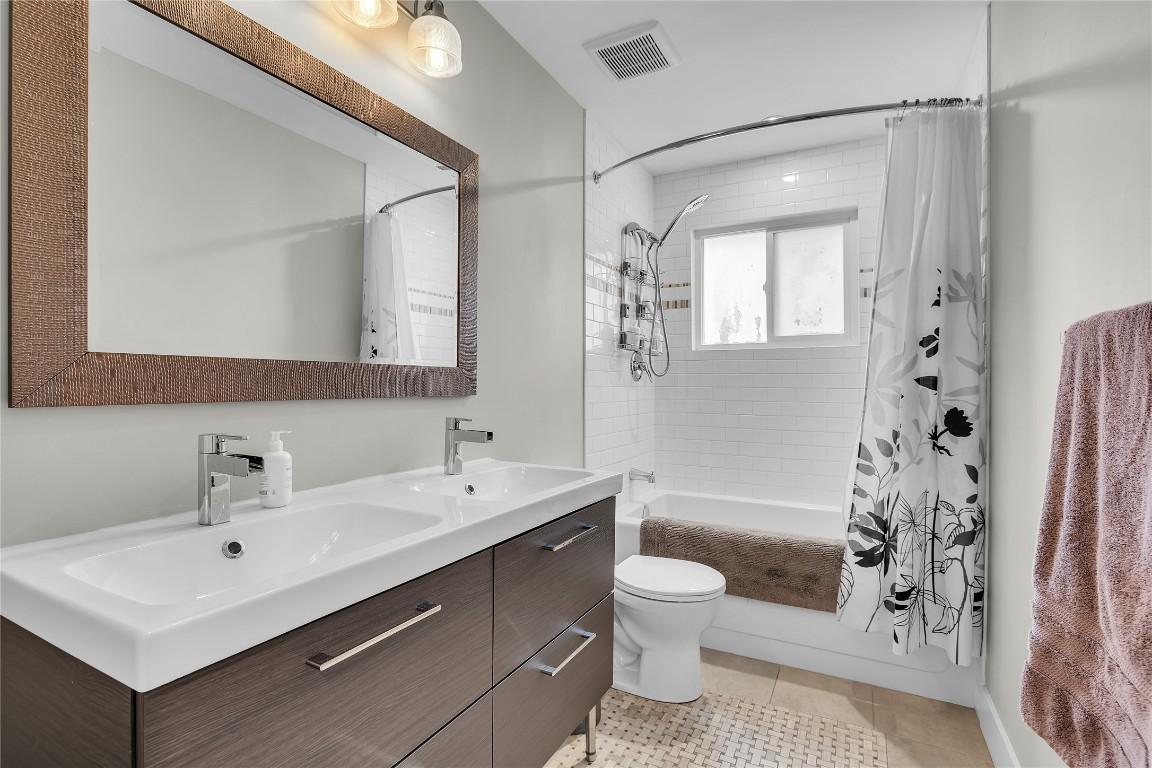 









771


Torrs

Road,
Kelowna,




BC
V1W 1B4

