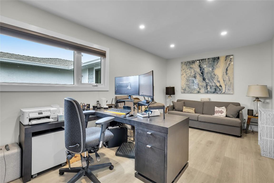 









771


Torrs

Road,
Kelowna,




BC
V1W 1B4

