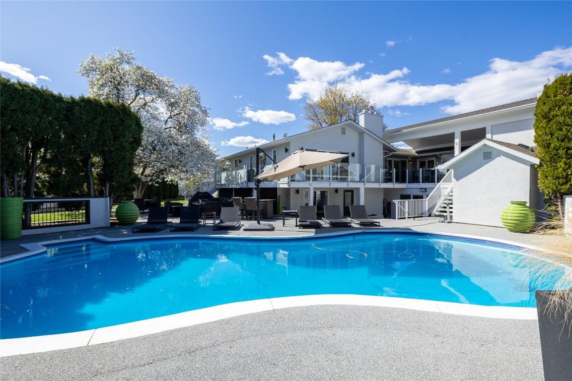 









771


Torrs

Road,
Kelowna,




BC
V1W 1B4


