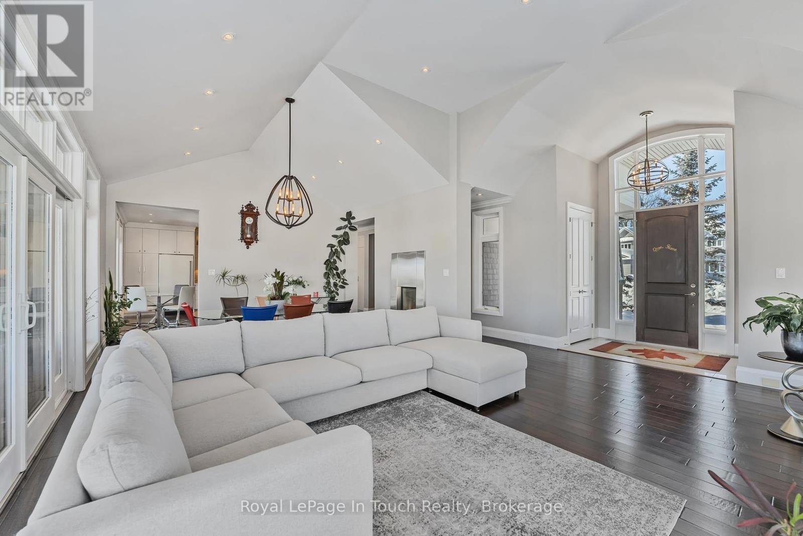 












17 SWAN LANE

,
Tay (Port McNicoll),




Ontario
L0K1R0

