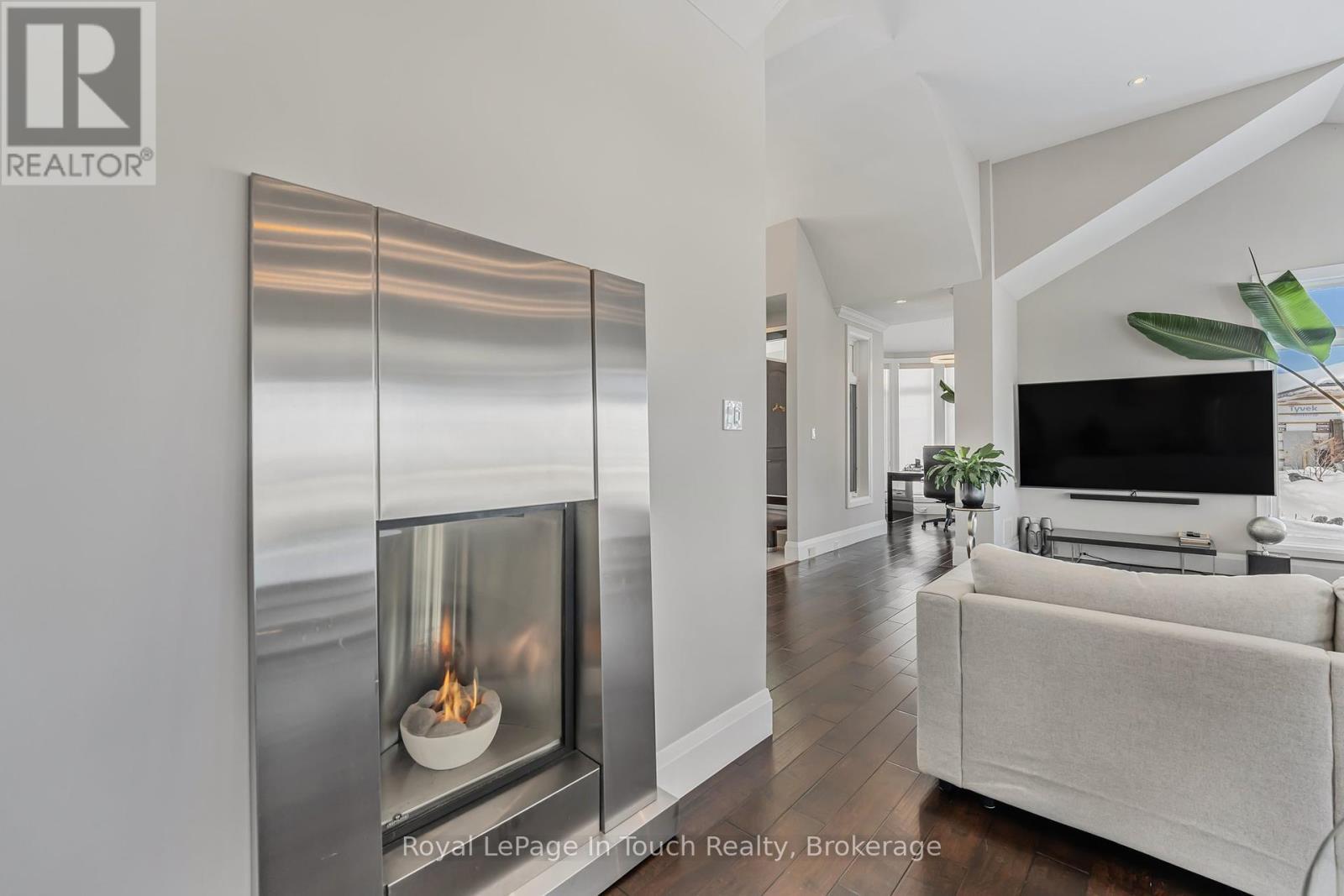 












17 SWAN LANE

,
Tay (Port McNicoll),




Ontario
L0K1R0

